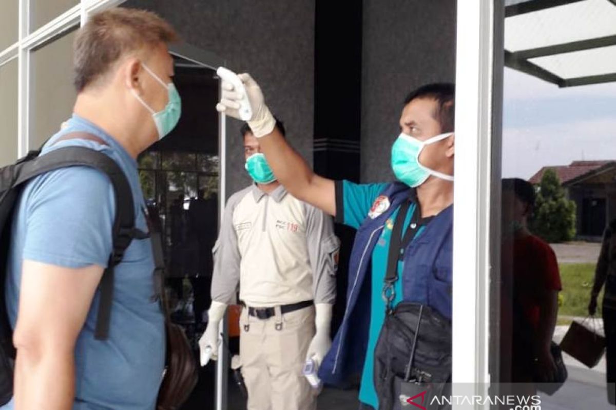 Dinkes Nagan Raya tunggu koordinasi terkait pemeriksaan kesehatan 52 TKA China