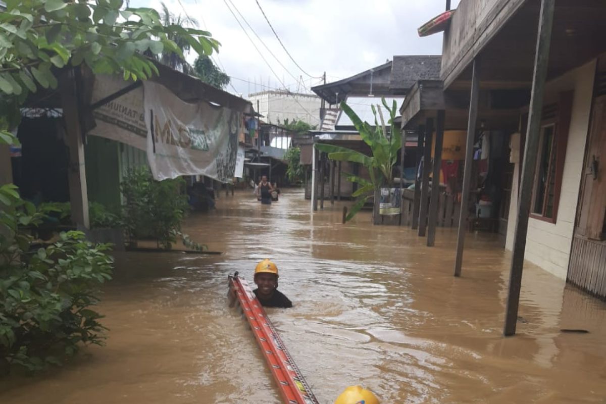 PLN turns off electricity to save residents during floods