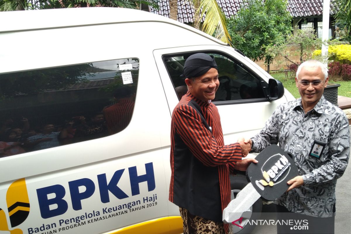 Embarkasi Donohudan terima mobil operasional jemaah haji dari BPKH