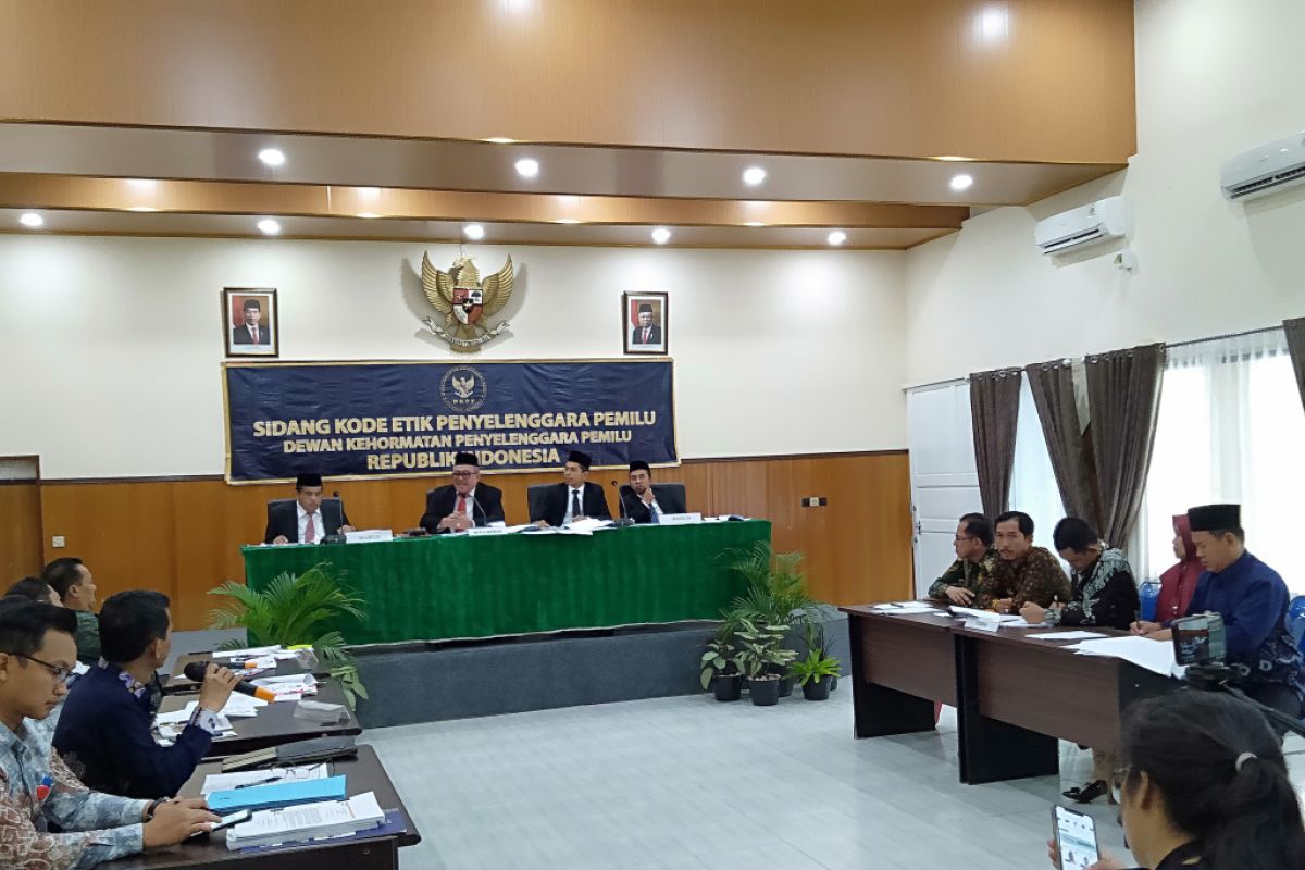 DKPP lakukan sidang kode etik jajaran komisioner KPU Tanah Bumbu