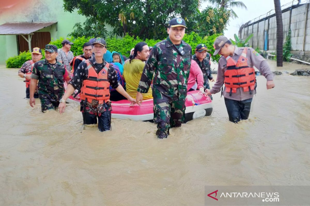 Sungai Cilamaya meluap rendam ratusan rumah di Karawang