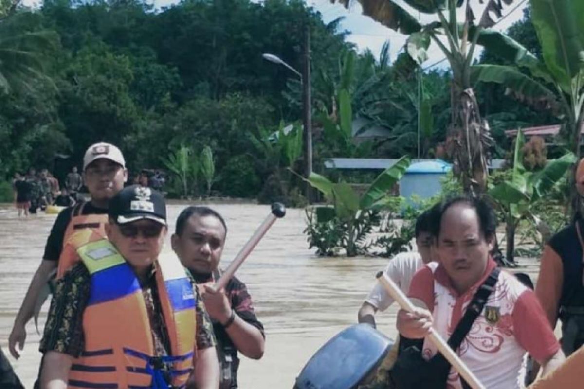 Bupati Tabalong tinjau lokasi banjir Desa Nawin
