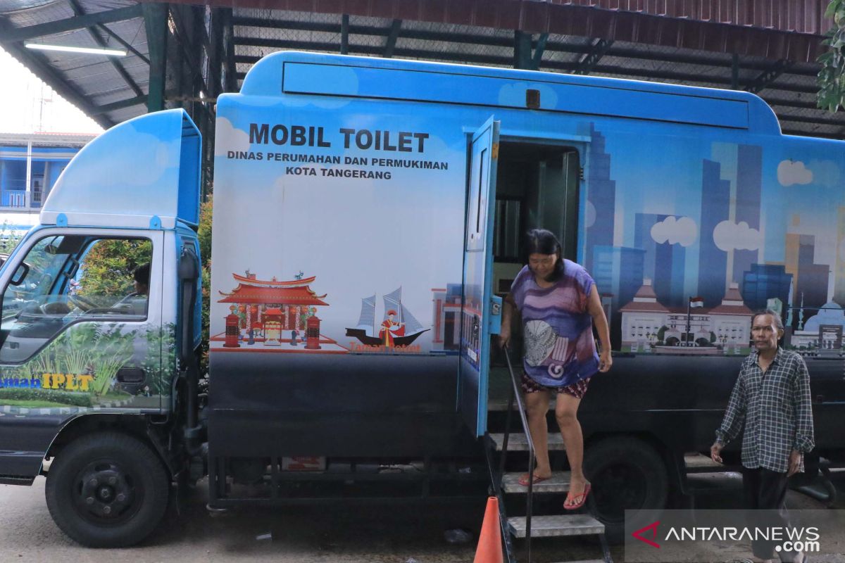 Dinas Perkim siagakan toilet portabel di lokasi banjir di Periuk
