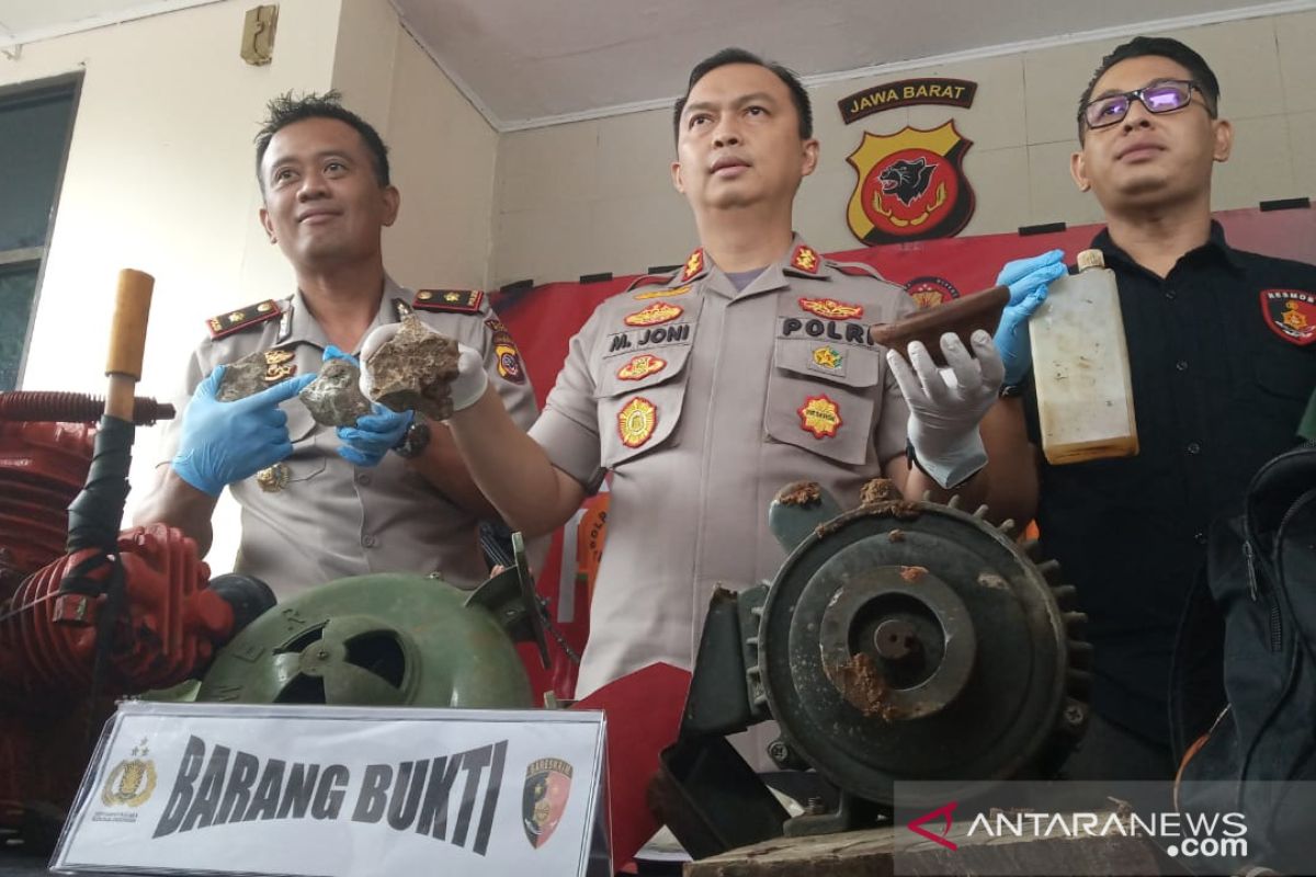 Petugas gabungan sita 130 karung batu berkadar emas  tambang ilegal di Bogor