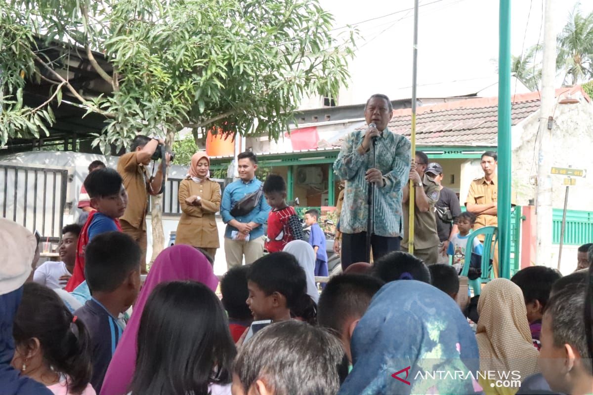 468 siswa Tangsel terdampak banjir terima bantuan perlengkapan sekolah