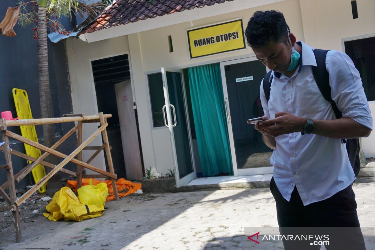 Mayat dibungkus plastik dan goni di Senggigi: terikat kawat dengan kondisi telanjang dada