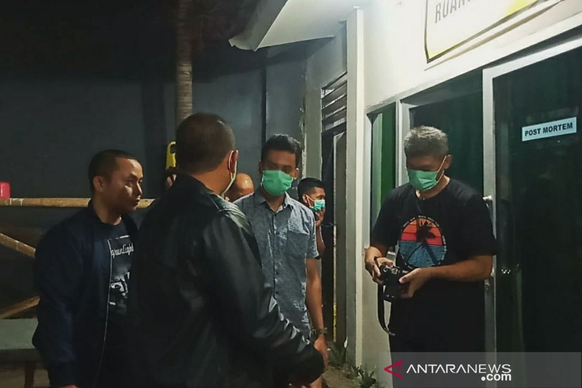 Polisi cek kondisi mayat tanpa identitas