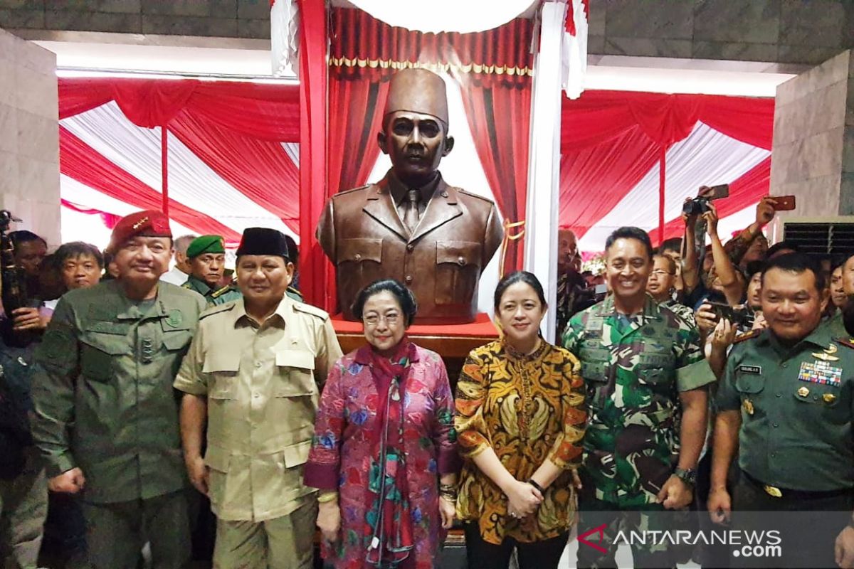 Resmikan patung Soekarno, Megawati dan Prabowo datangi Akmil