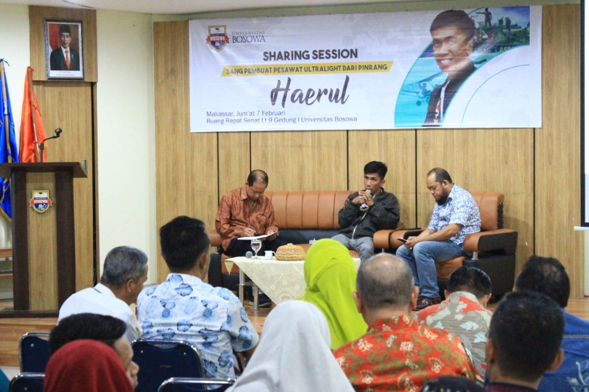 Haerul perakit pesawat berbagi inspirasi  kepada mahasiswa dan dosen