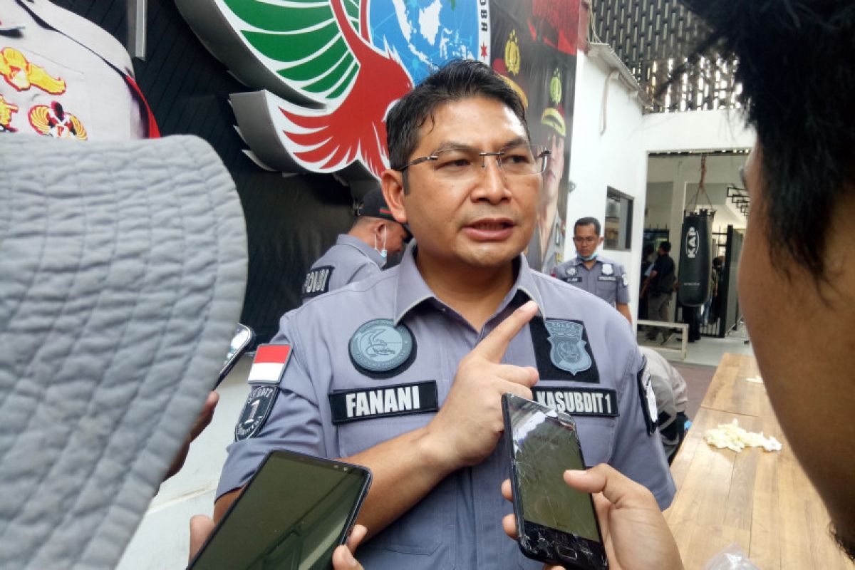 Polisi membongkar jaringan pengedar ganja sintetis Surabaya-Jakarta