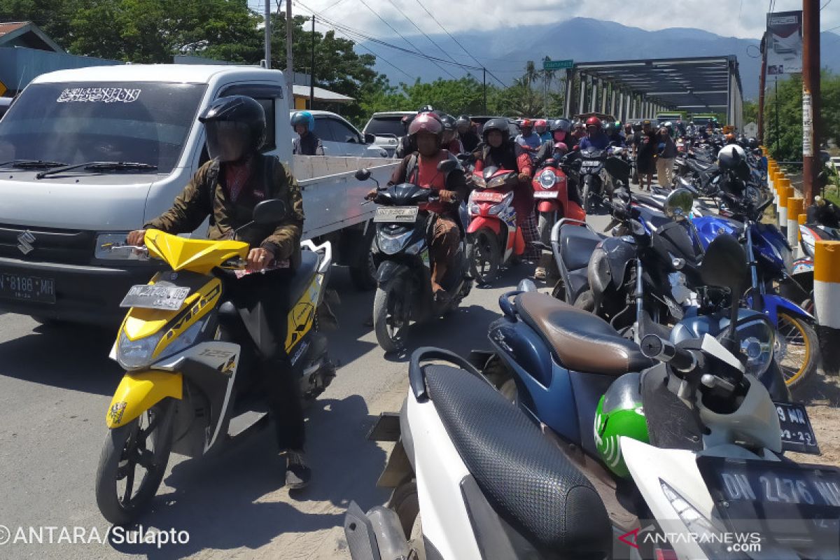 Warga Palu harap upaya penangkapan buaya berkalung ban membuahkan hasil