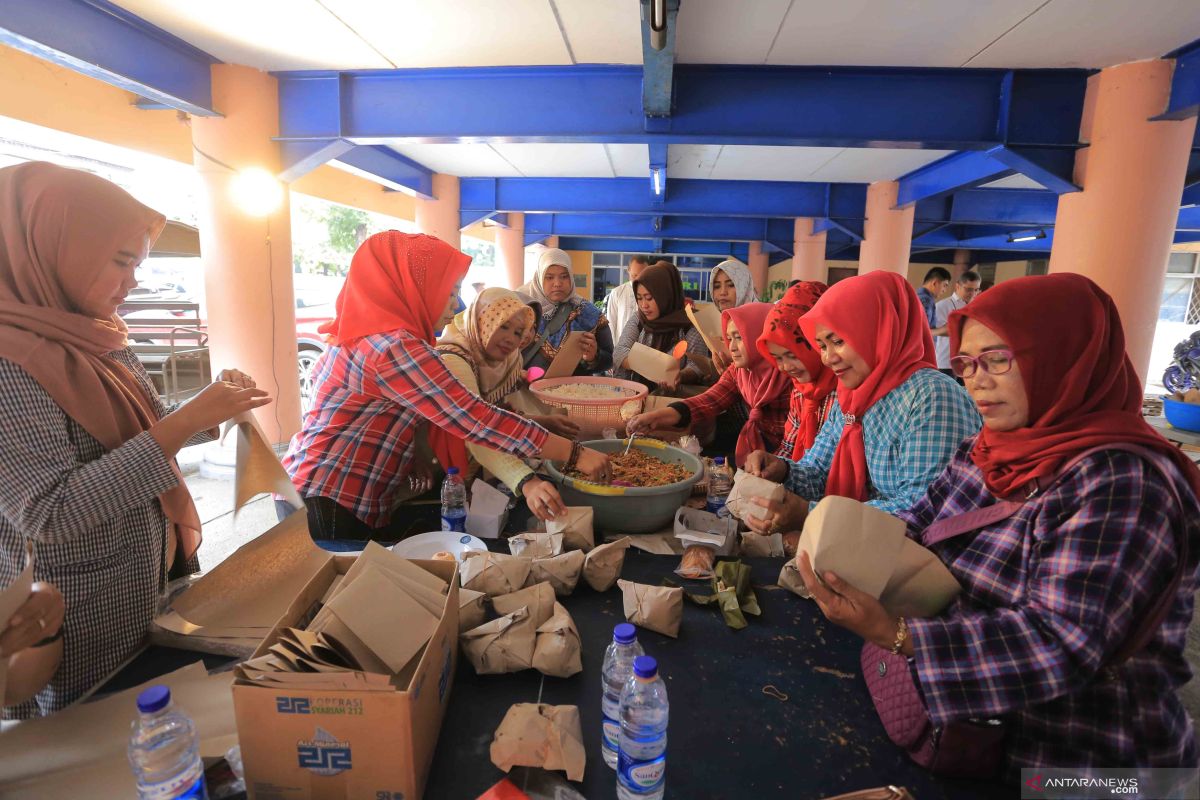 Banjir Tangerang mulai surut, dapur umum PKK tetap siapkan makanan