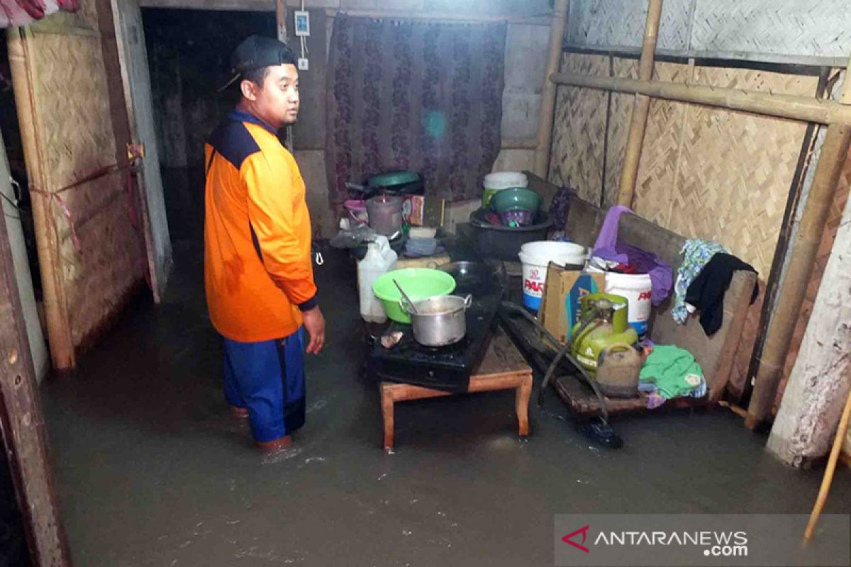 Puluhan rumah di dua kecamatan di Jember terendam banjir