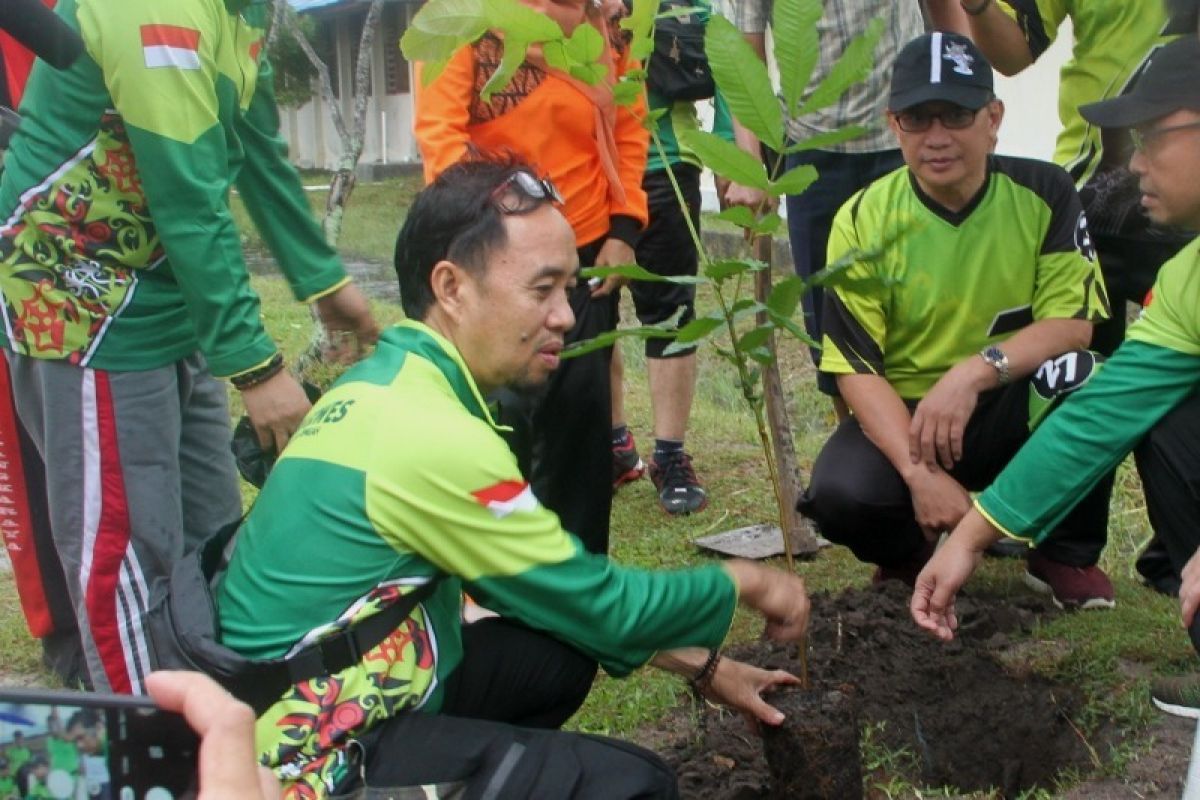 100 pohon dari Jasa Raharja untuk Palangka Raya