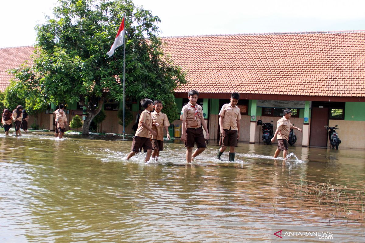 BPBD Sidoarjo upayakan penyedotan banjir di Desa Banjarasri