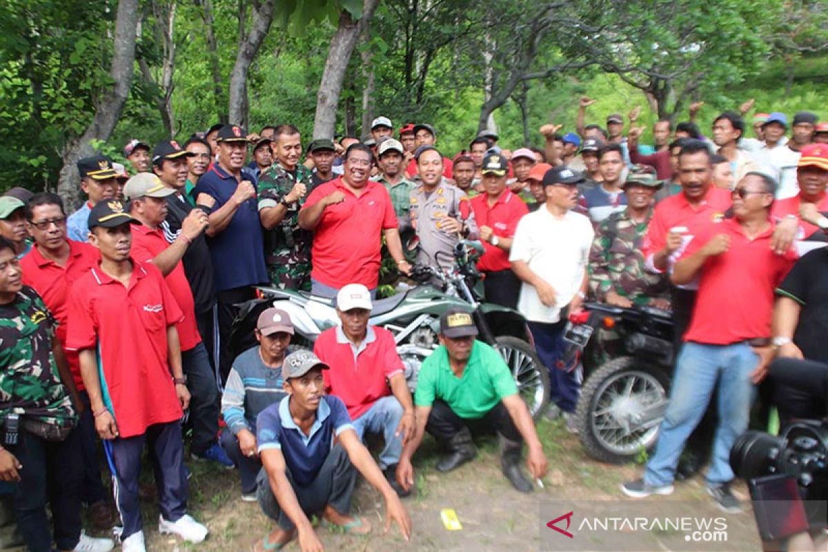 Bupati-Dandim-Kapolres Buleleng tanam pohon di Pangkungparuk