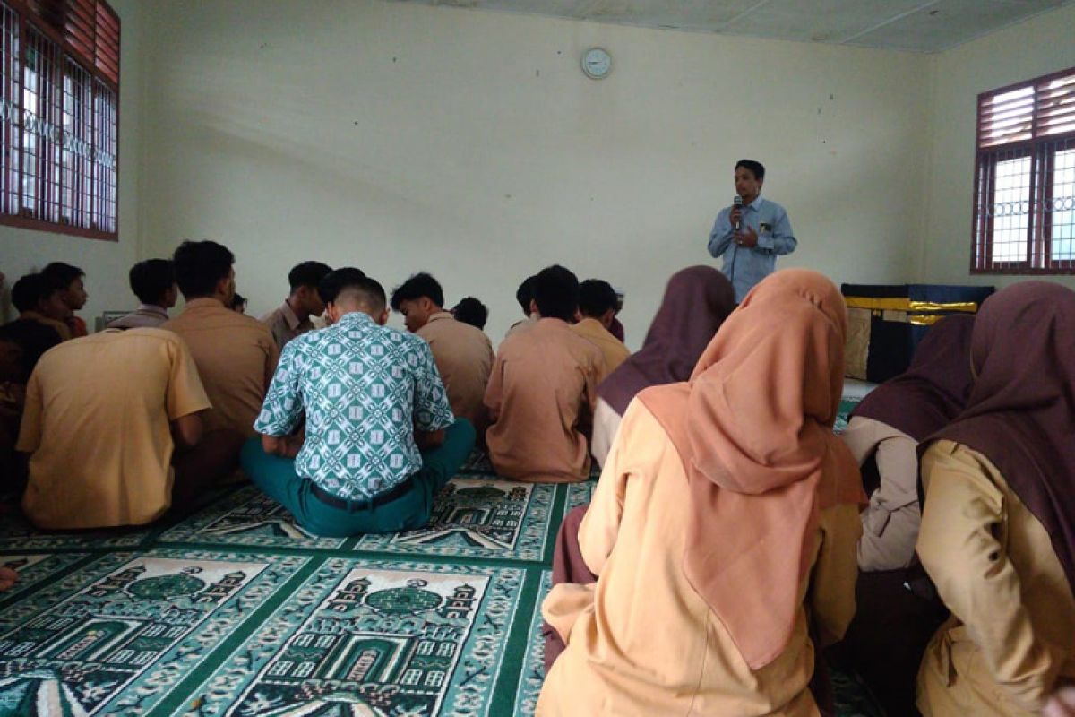 SMA Adidarma gelar tausiah jumatan