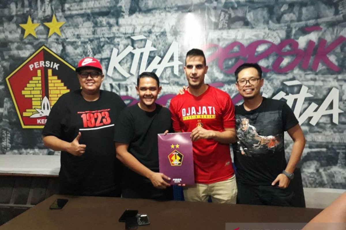 Persik Kediri resmi kontrak Ante Bakmaz