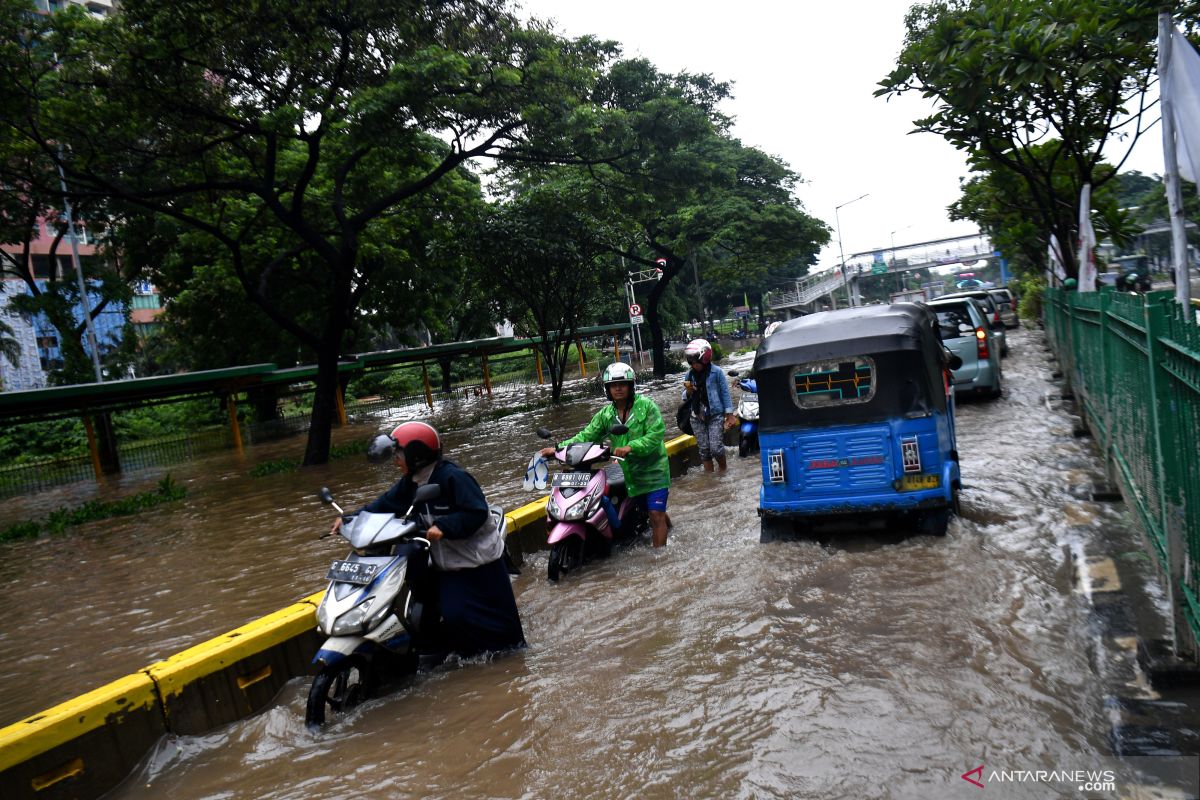 Banjir di kawasan Kemang Jakarta Selatan berangsur surut