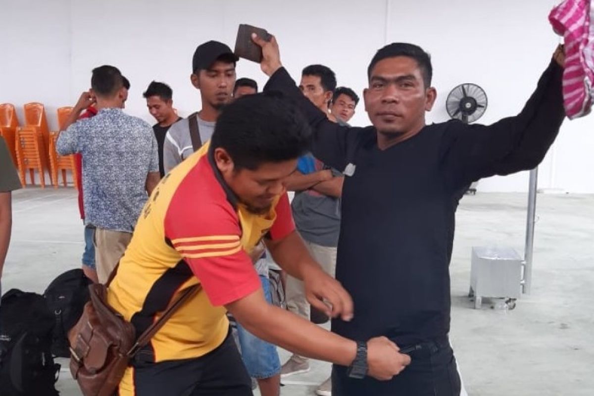 Polres Tanjung Balai tahan puluhan TKI Ilegal dari Malaysia, dua bawa sabu-sabu