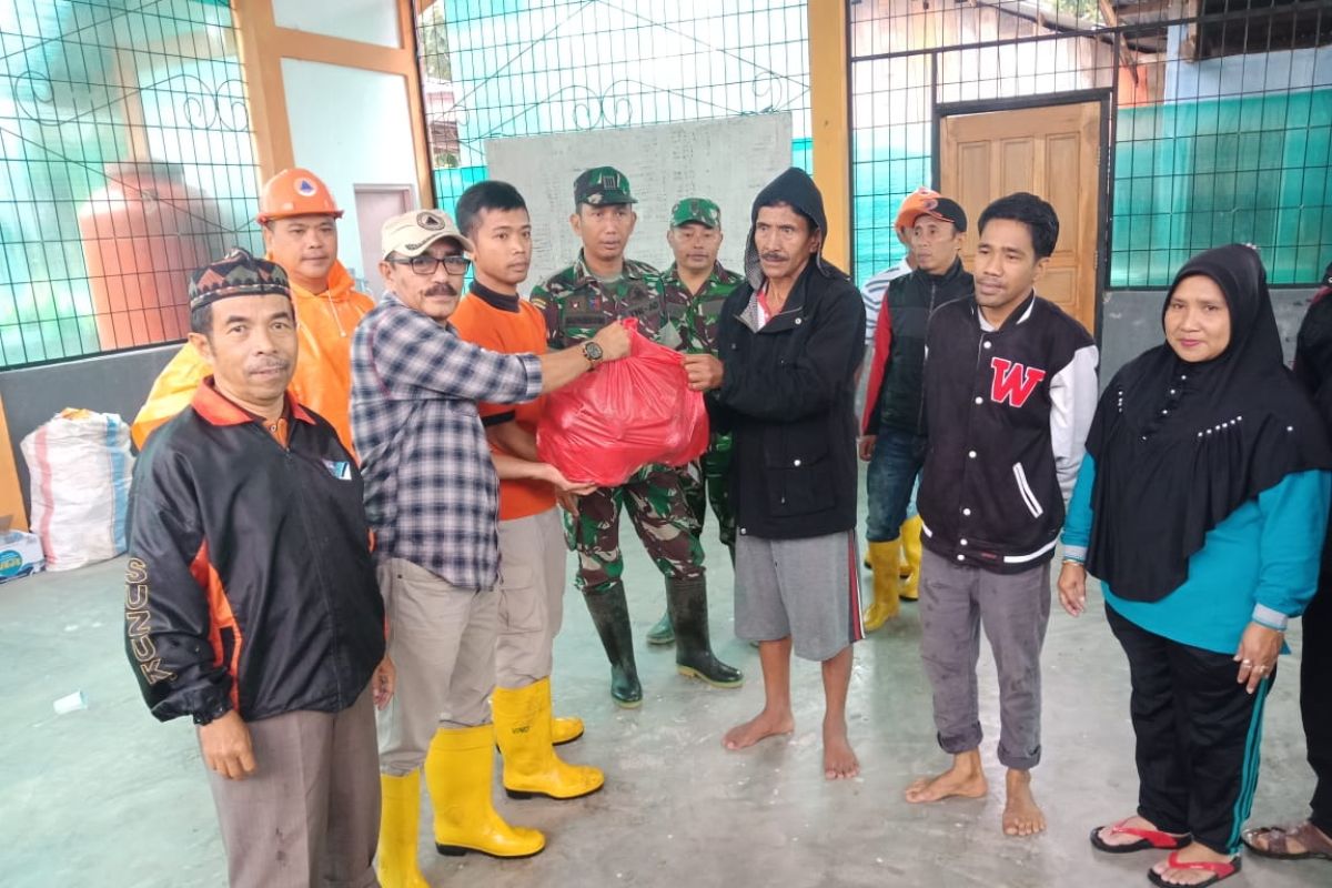 Banjir di tiga kelurahan, BPBD Kota Solok kirimkan bantuan logistik