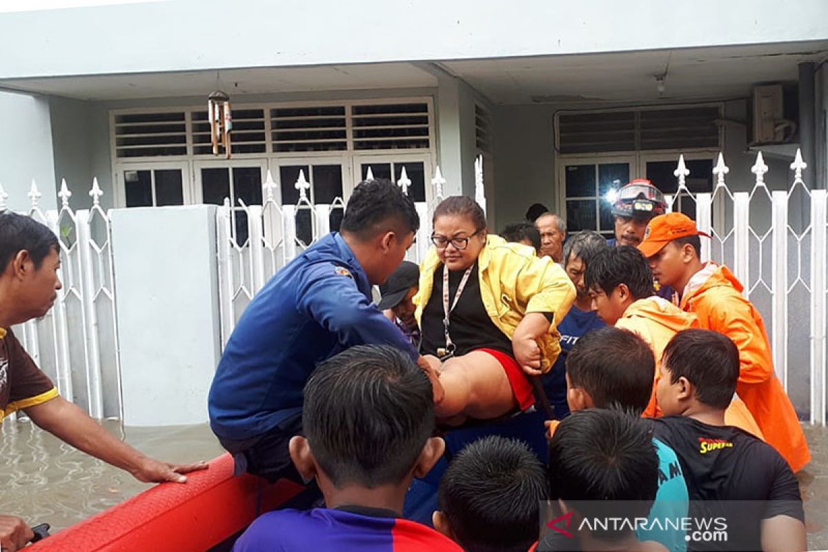 Pintu air Karet dan Jembatan Merah siaga 1