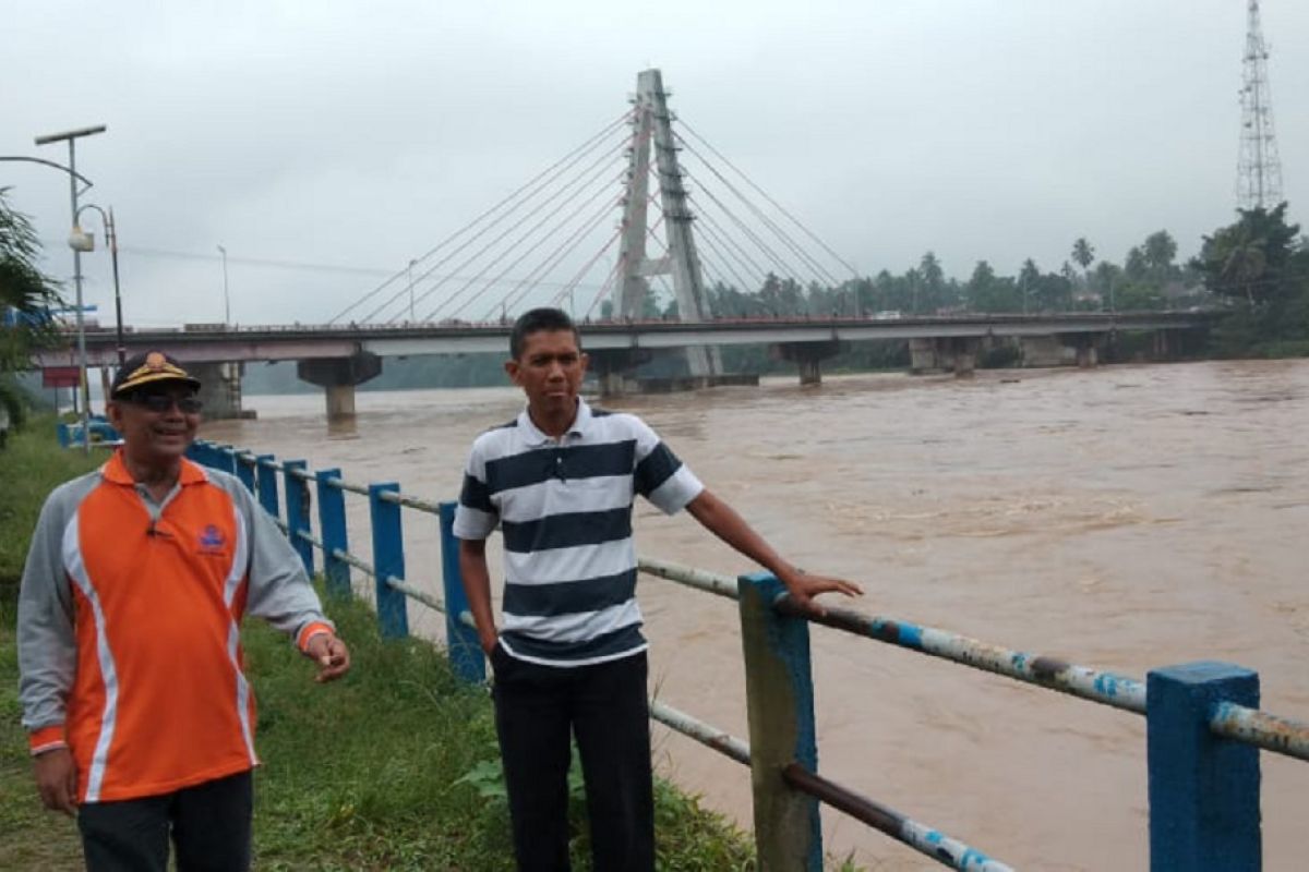 Curah hujan tinggi, Pemkab ingatkan warga aliran Sungai Batang Hari waspada