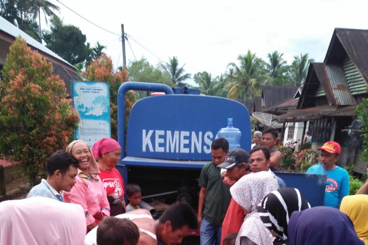 BPBD Pasaman Barat salurkan air bersih dan makanan bagi korban banjir