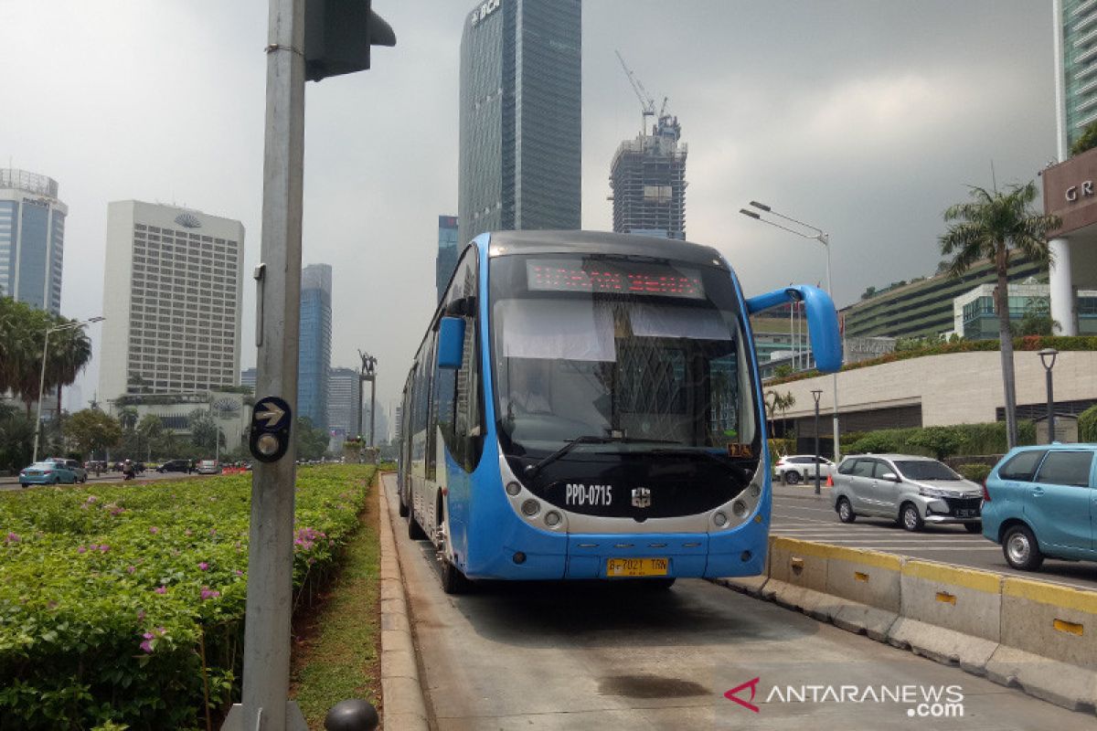 Kebijakan pembatasan penumpang TransJakarta dikritik penumpang