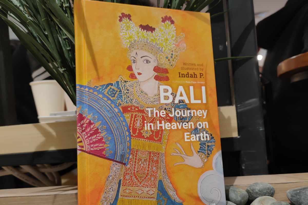 "Bali: The Journey in Heaven on Earth" padukan puisi dan lukisan diluncurkan