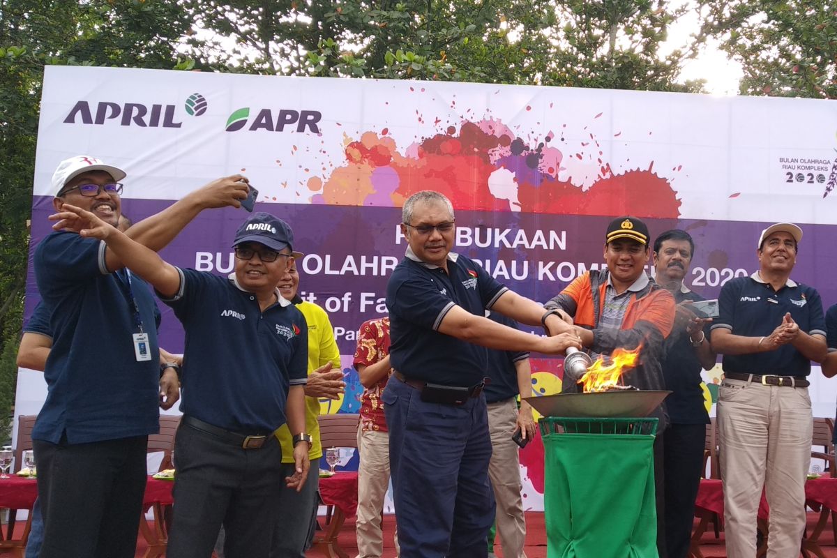 Semangat juara junjung persahabatan Bulan Olahraga Riau Kompleks