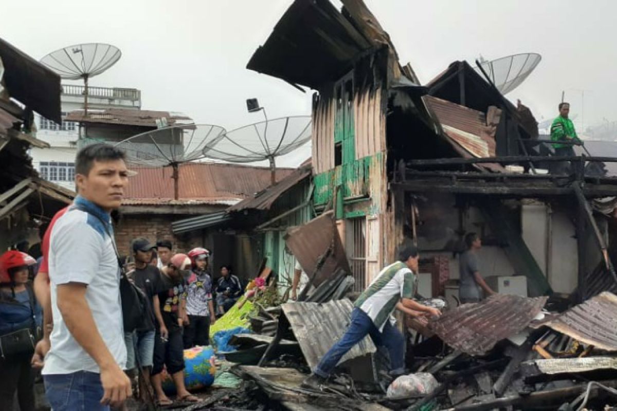 Api hanguskan belasan rumah di Kelurahan Melayu Pematangsiantar