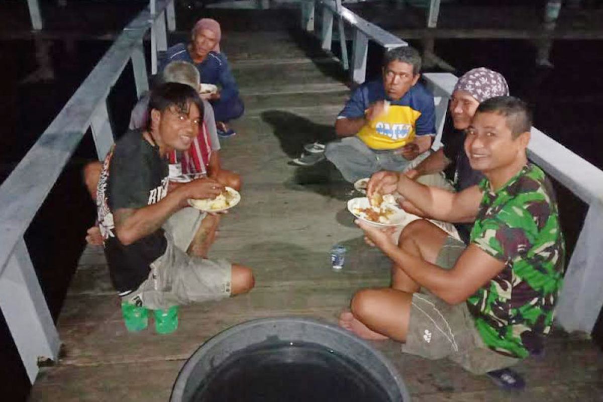 TNI AL selamatkan 10 nelayan dua bulan terombang-ambing di Laut Kumai