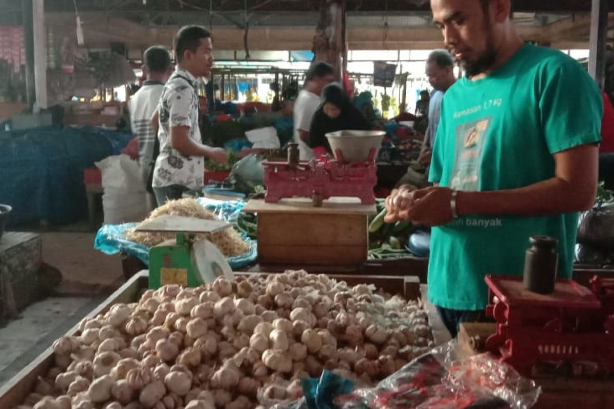 Harga bawang putih naik drastis di Aceh