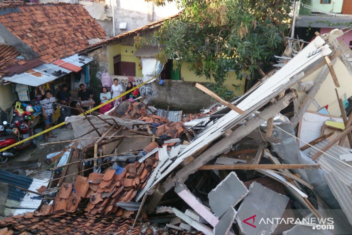 Tak ada korban jiwa akibat indekos tiga lantai roboh