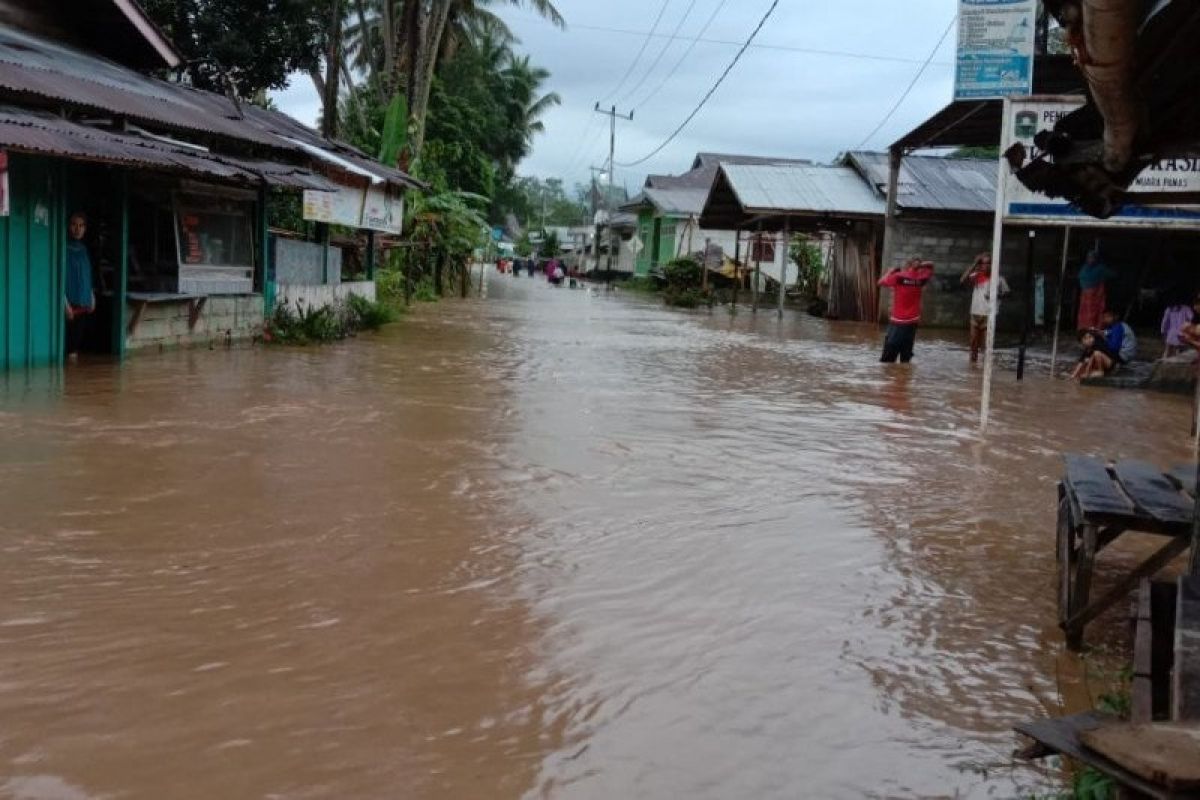 Dinas Kesehatan Pasaman Barat, Sumbar siapkan obat-obatan untuk korban banjir