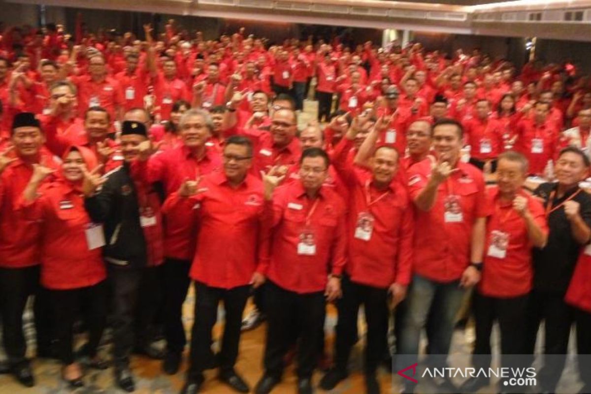 Hasto: Calon kepala daerah wajib sekolah partai