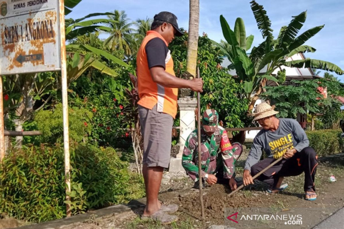 Pemdes Solo Luwu Timur tanam 1.000 pohon pucuk merah