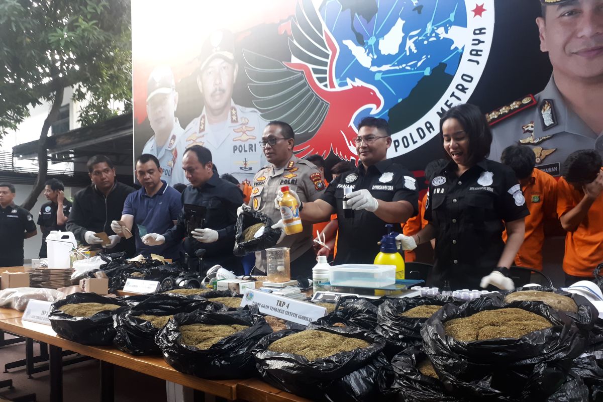 Police arrest 13 suspects of Gorilla tobacco case in Jakarta, Surabaya