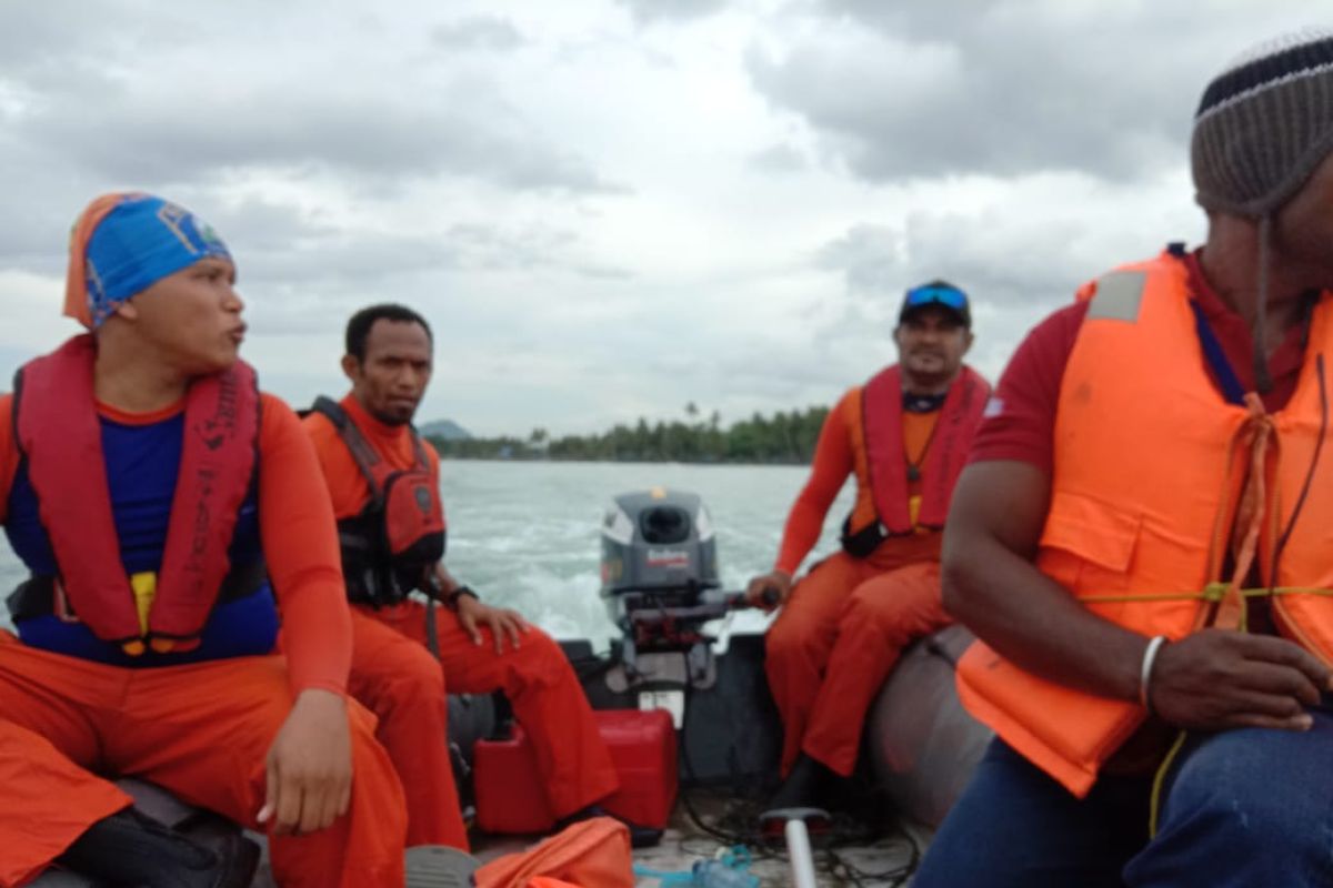 Tim SAR Jayapura lanjutkan pencarian satu warga tenggelam di pantai Holtekam