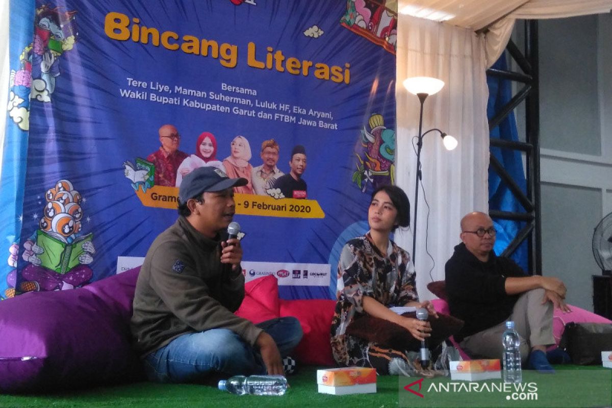 Penulis ternama motivasi masyarakat Garut untuk semangat menulis