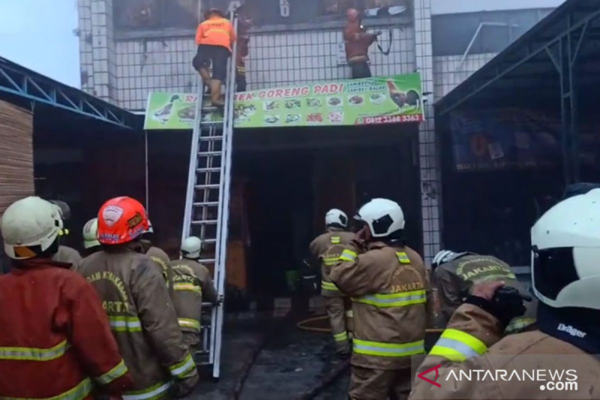 Satu pegawai tewas dalam kebakaran kafe di Jatinegara