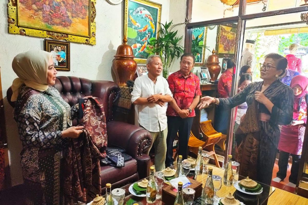 Dekranasda Bali minta motif songket dipatenkan