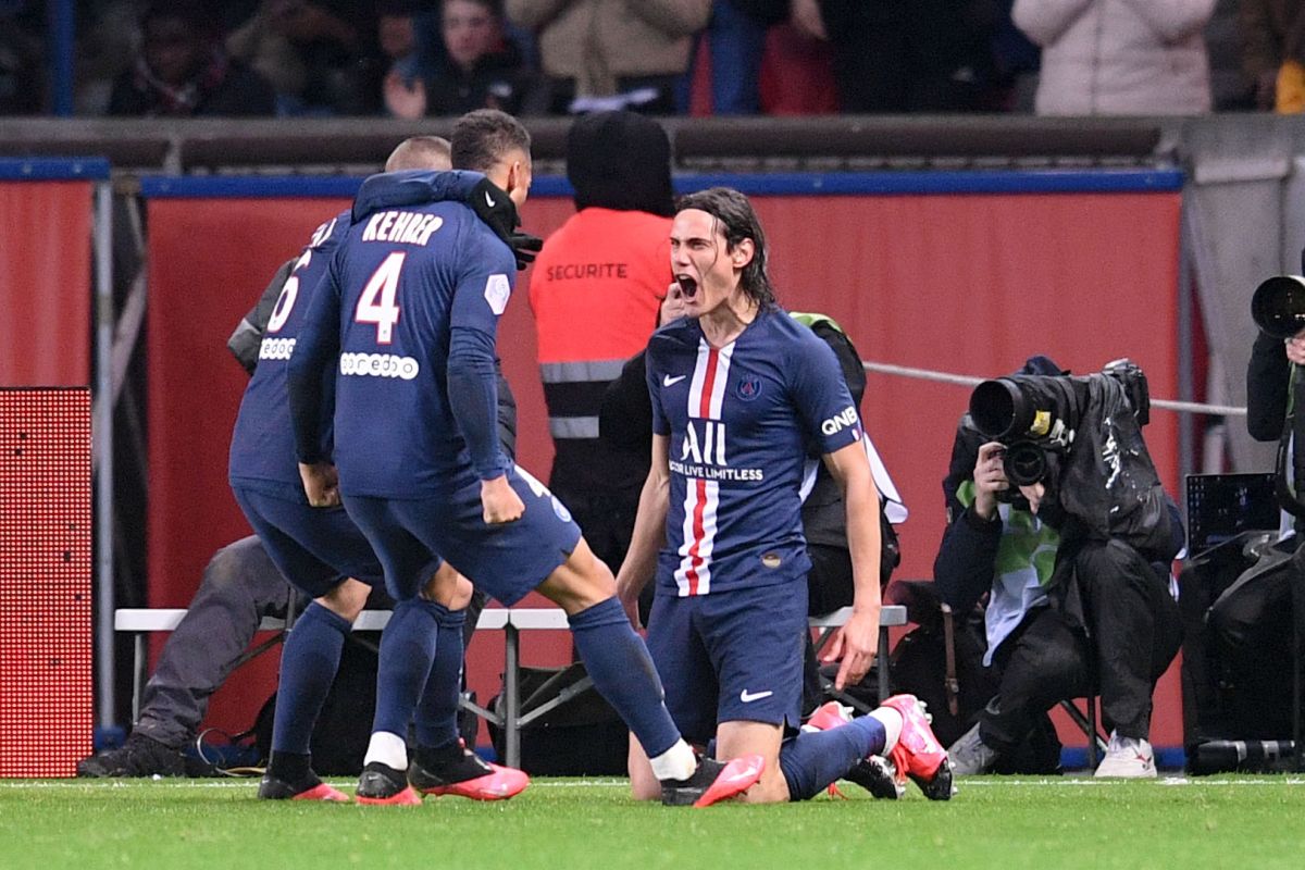 Cavani akhirnya mencetak gol saat PSG benamkan Lyon 4-2