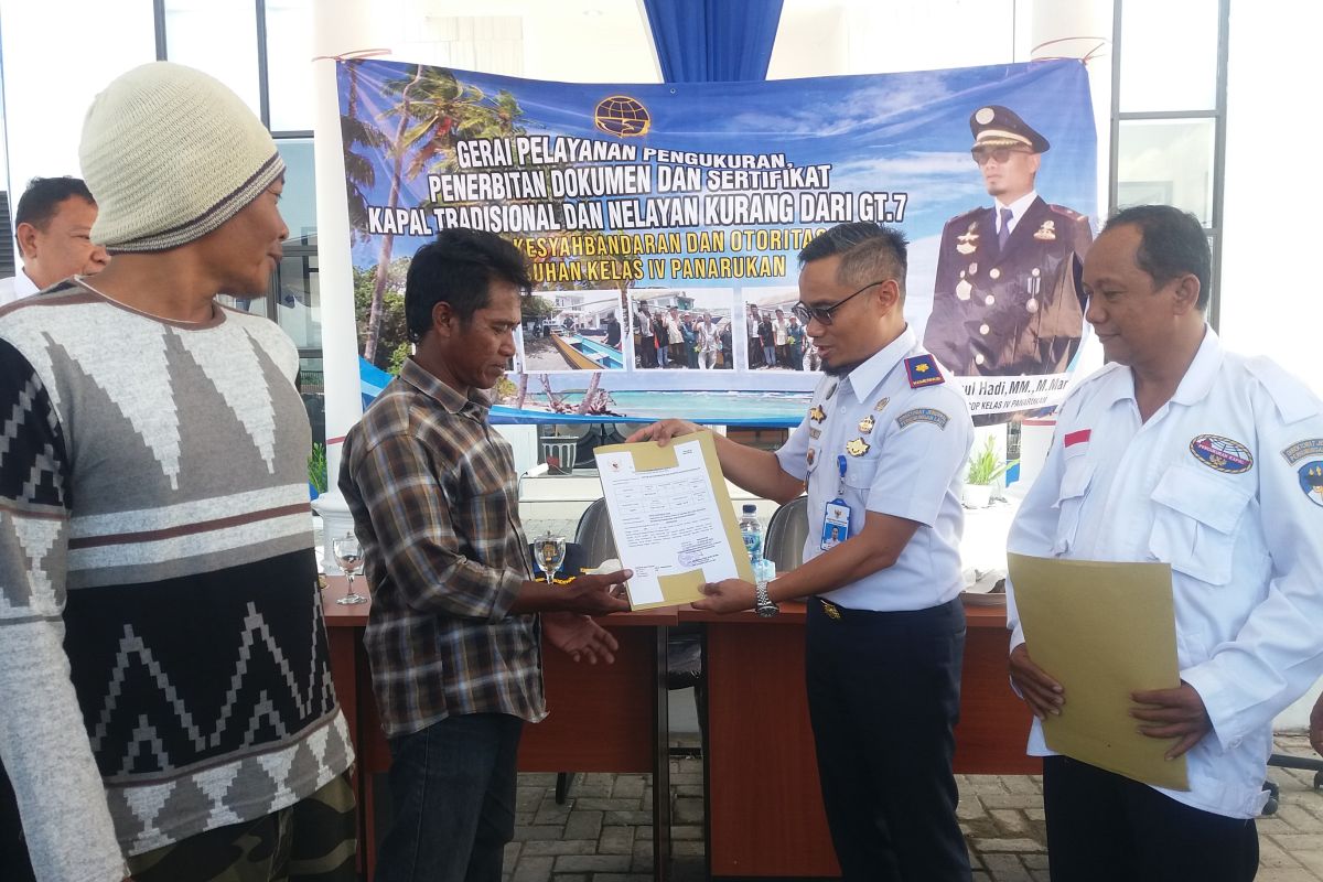 Kesyahbandaran Situbondo berikan layanan gratis Pas Kecil bagi kapal nelayan (Video)