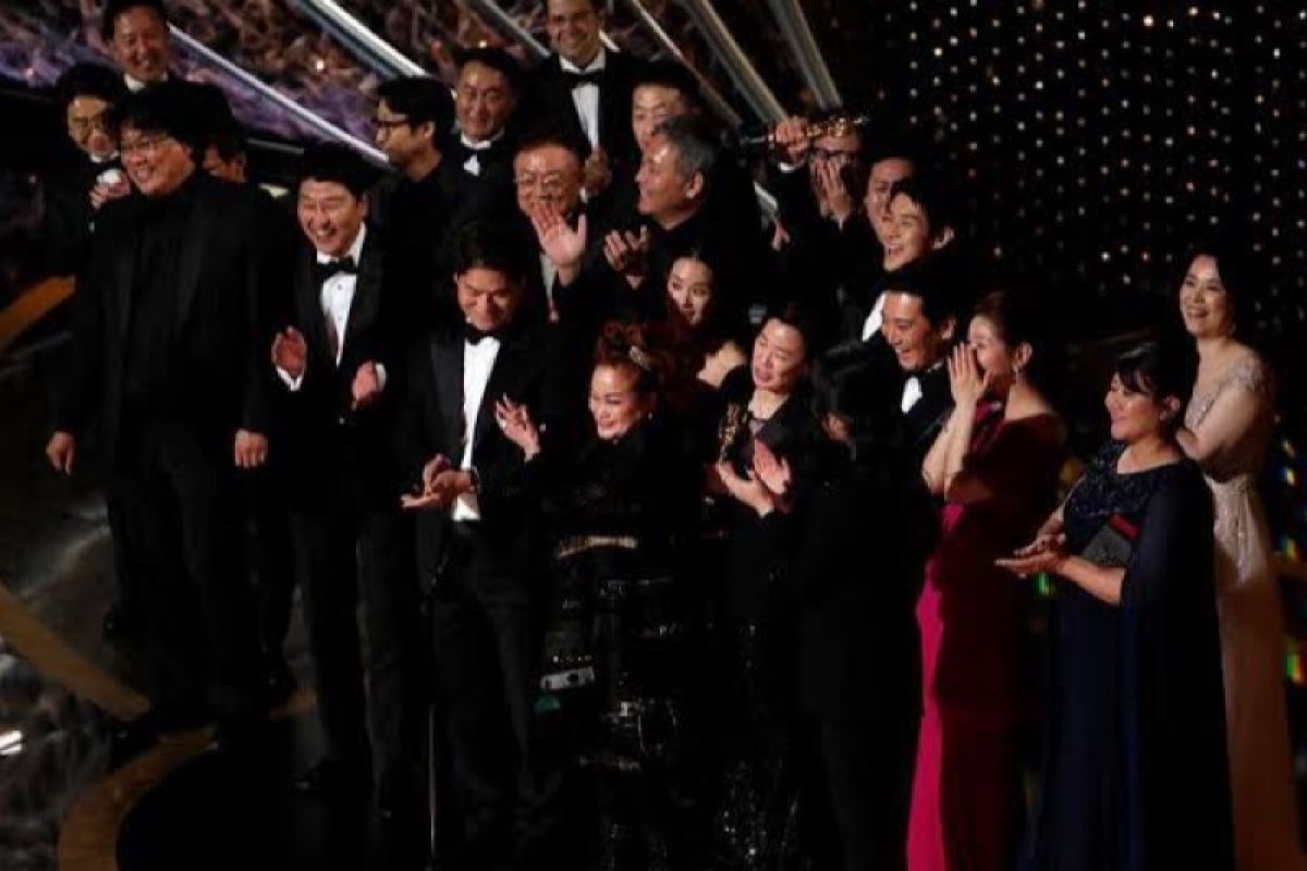 'Parasite' film Korea Selatan pertama yang menyabet piala Oscar