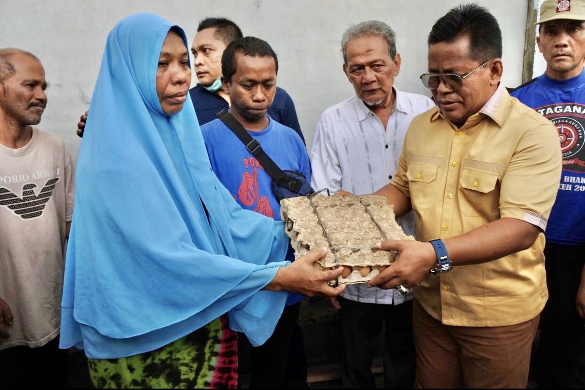 Pemko serahkan bantuan masa panik korban kebakaran di Banda Aceh