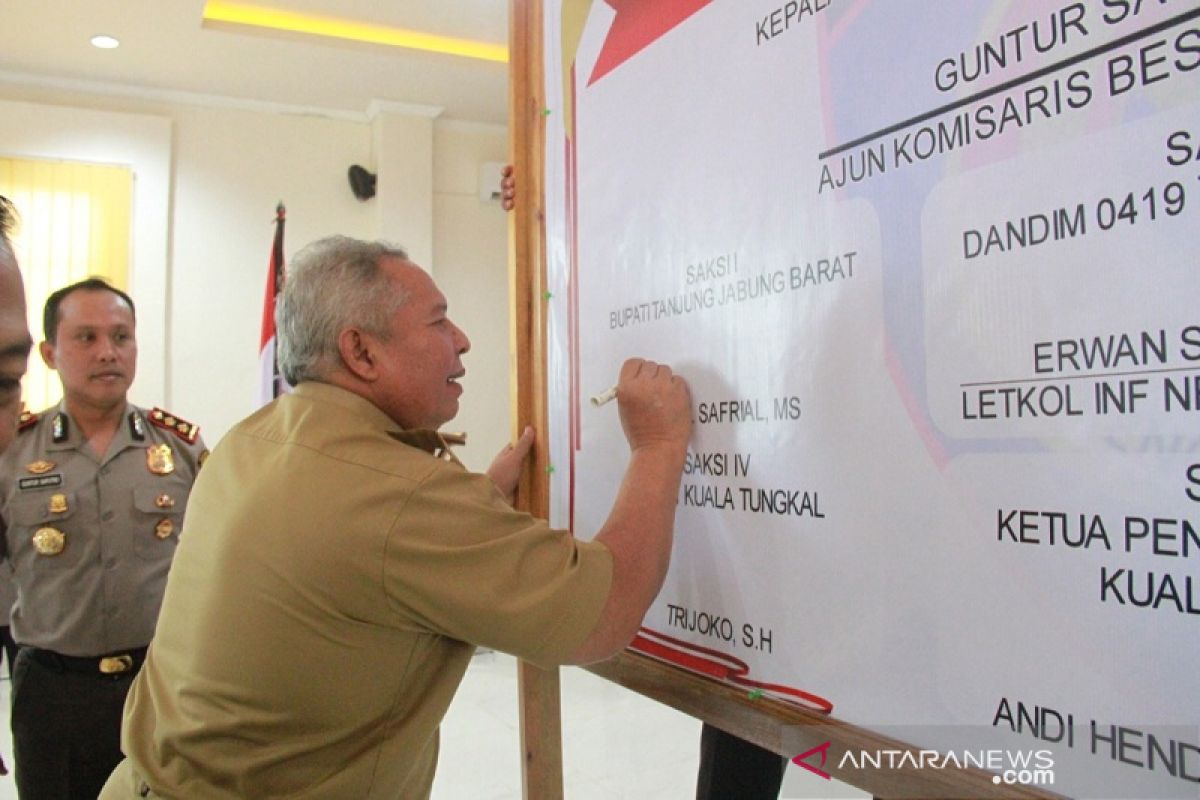 Bupati Tanjab Barat hadiri pencanangan zona integritas WBK Polres