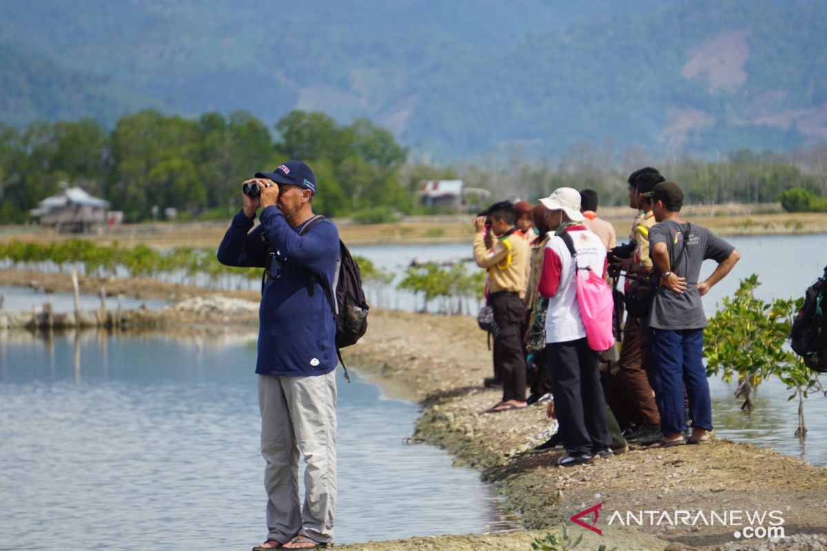 Memberi semangat pada Tanjung Panjang