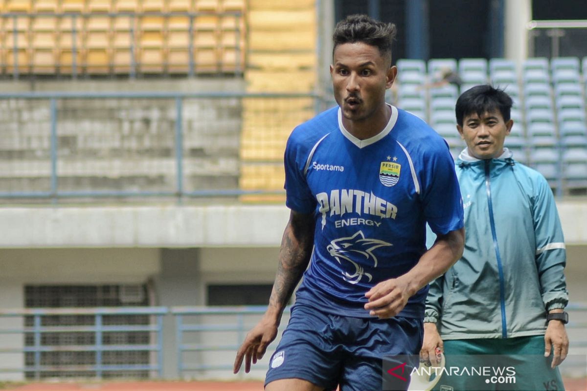 Penyerang Persib Bandung Wander Luiz Wander Luiz pimpin top skor sementara Liga 1